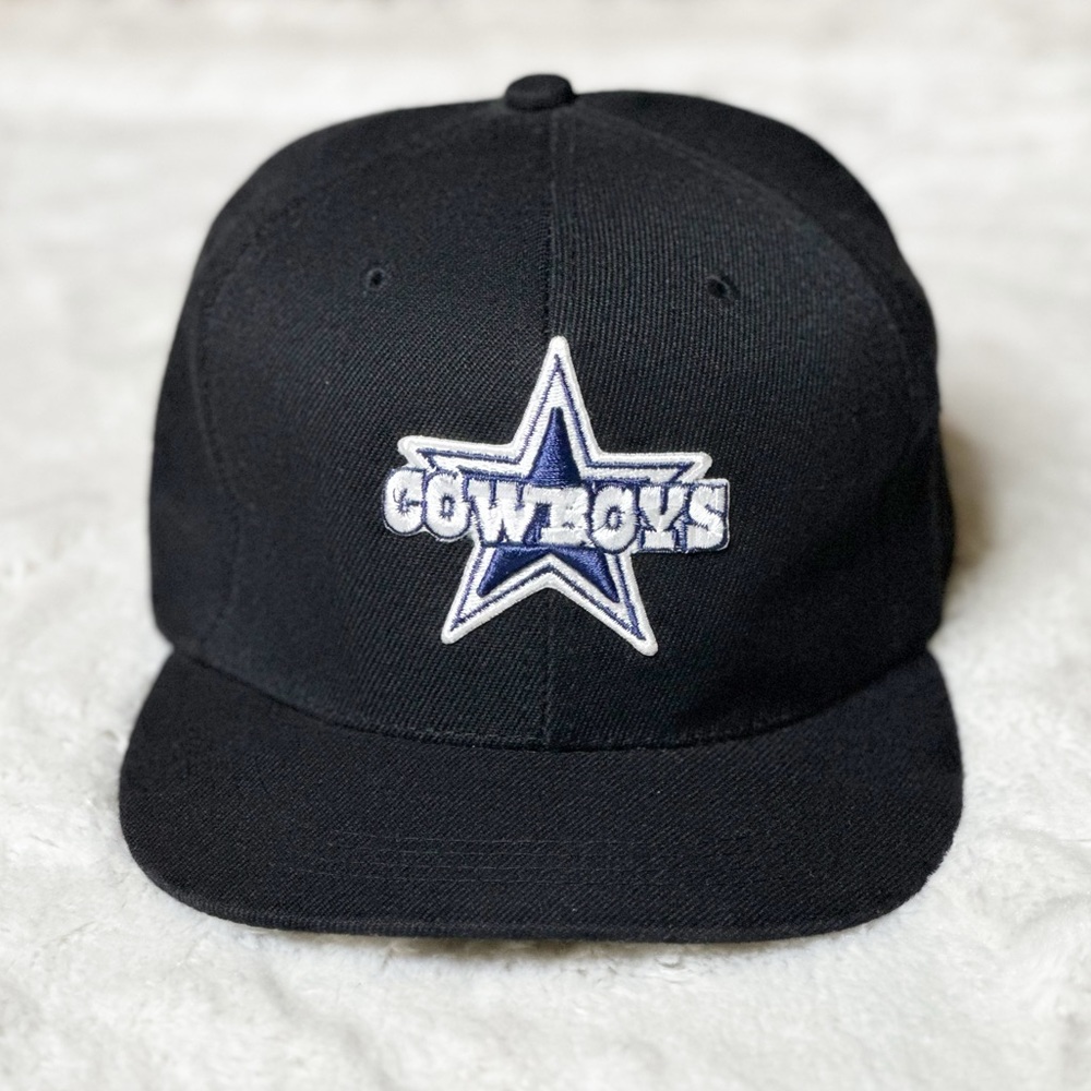 Dallas Cowboys NFL Star Logo Embroidered Snapback Cap Black Adult OS